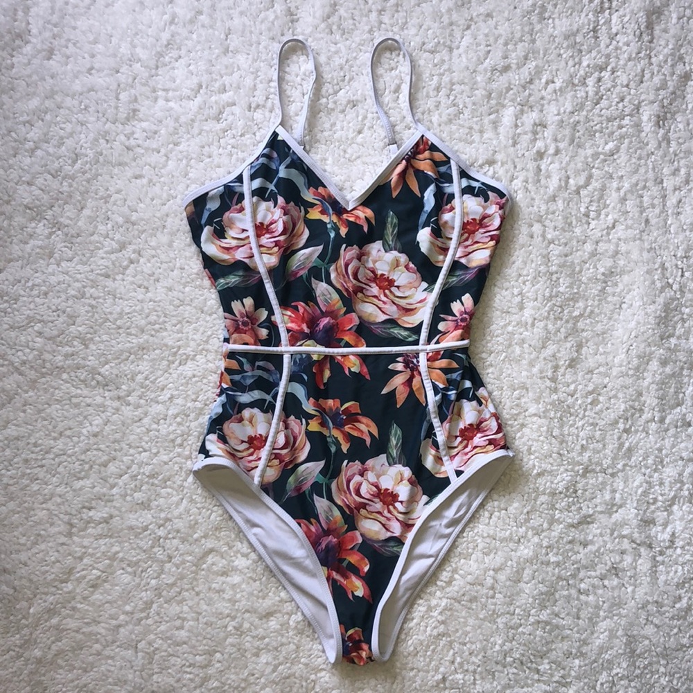 CUPSHE Floral One-Piece Swimsuit. Medium.